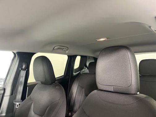 Granite Crystal Metallic Clearcoat 2017 Jeep Renegade Latitude