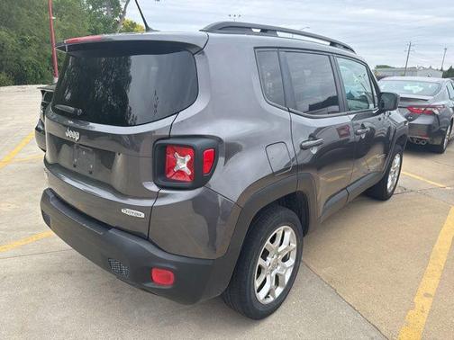 Granite Crystal Metallic Clearcoat 2017 Jeep Renegade Latitude