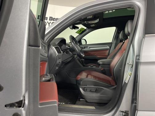 2022 Volkswagen Atlas Cross Sport 3.6L V6 SEL Premium R-Line