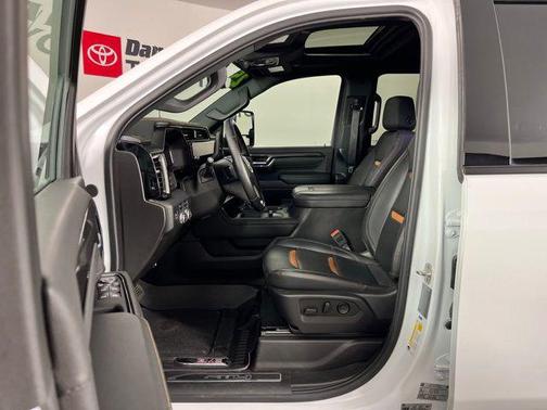 Summit White 2025 GMC Sierra 2500 AT4