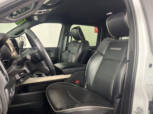 2019 RAM 3500 Laramie Crew Cab 4x4 6'4' Box