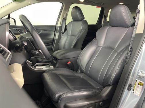 Ice Silver Metallic 2022 Subaru Ascent Limited 7-Passenger