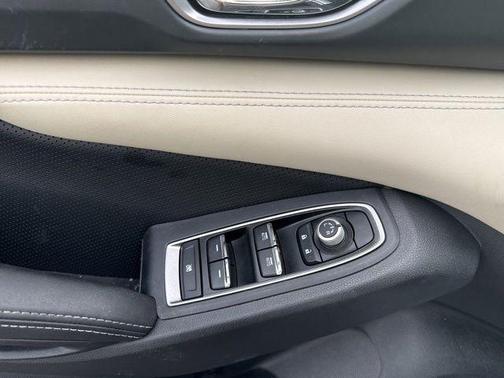 Ice Silver Metallic 2022 Subaru Ascent Limited 7-Passenger