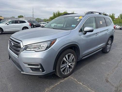 Ice Silver Metallic 2022 Subaru Ascent Limited 7-Passenger