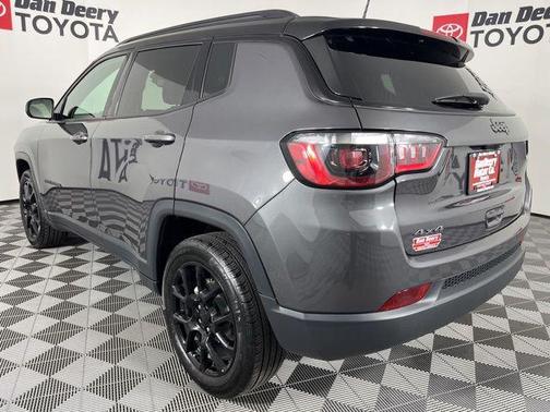 Baltic Gray Metallic Clearcoat 2024 Jeep Compass Latitude