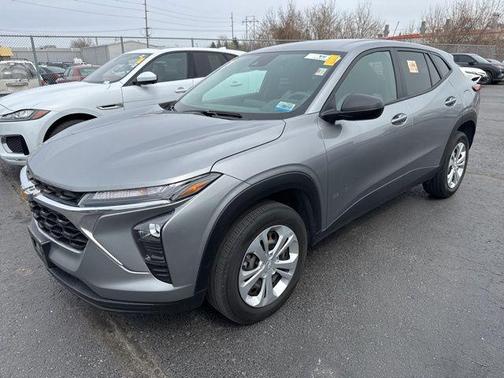 Sterling Gray Metallic 2024 Chevrolet Trax LS