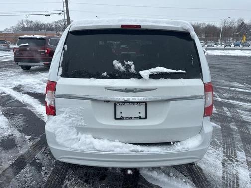2016 Chrysler Town & Country Touring