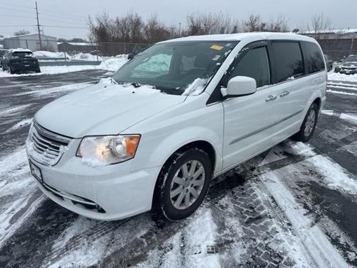 2016 Chrysler Town & Country Touring