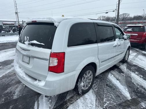 2016 Chrysler Town & Country Touring