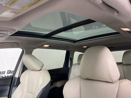 Crystal White Pearl 2021 Subaru Ascent Limited 8-Passenger