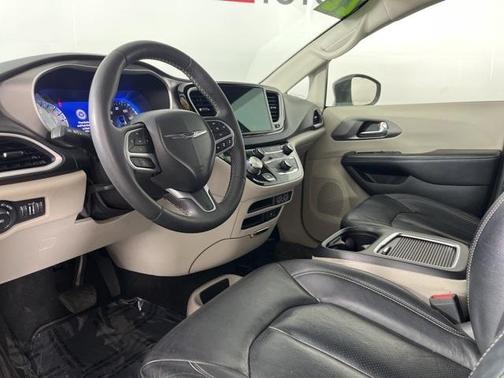 2022 Chrysler Pacifica Touring-L