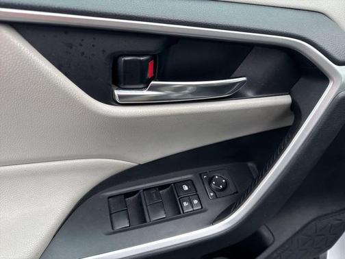 2019 Toyota RAV4 Hybrid XLE