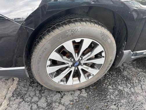 Crystal Black Silica 2017 Subaru Outback 2.5i Limited