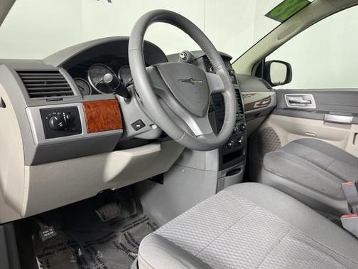 2008 Chrysler Town & Country Touring