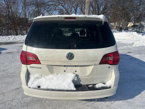 2009 Volkswagen Routan S