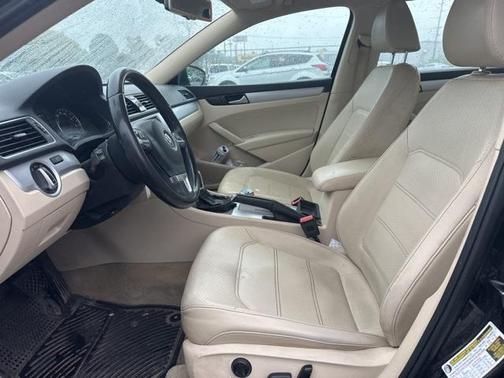 2012 Volkswagen Passat 2.5 SE