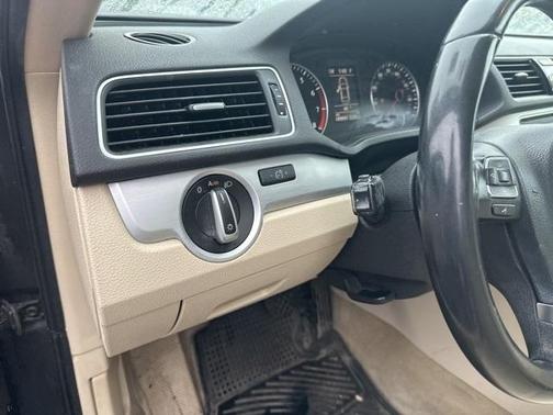 2012 Volkswagen Passat 2.5 SE