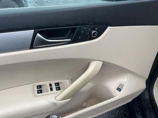 2012 Volkswagen Passat 2.5 SE