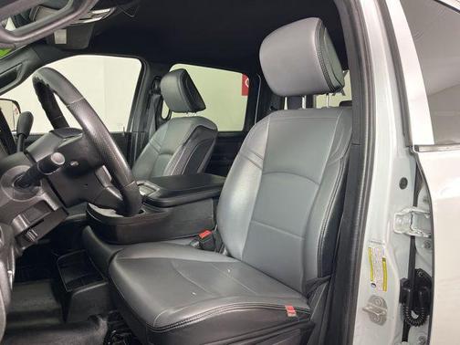 Bright White Clearcoat 2022 RAM 3500 Tradesman Crew Cab 4x4 6'4' Box