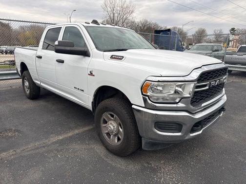 2022 RAM 3500 Tradesman Crew Cab 4x4 6'4' Box