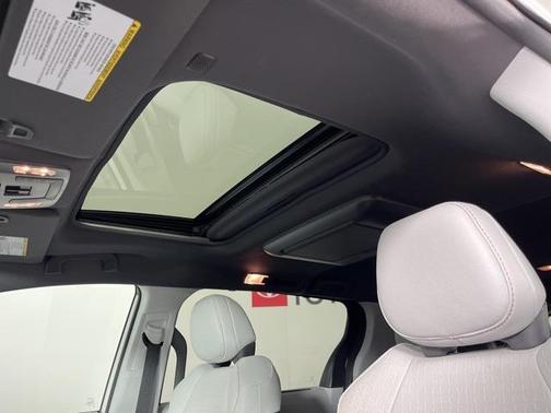 2024 Toyota Sienna XSE 7 Passenger