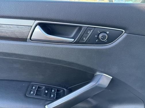 2017 Volkswagen Passat 1.8T SEL Premium