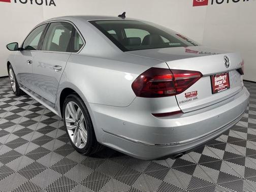 2017 Volkswagen Passat 1.8T SEL Premium