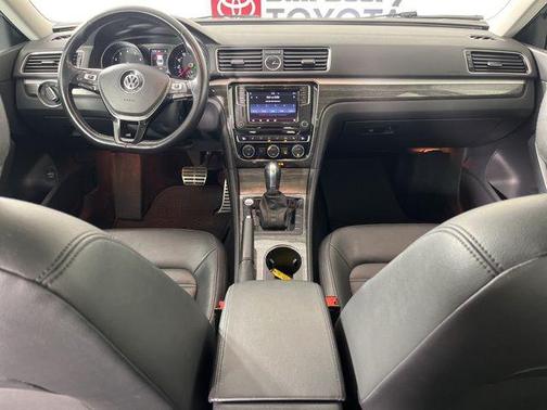 2017 Volkswagen Passat 1.8T SEL Premium