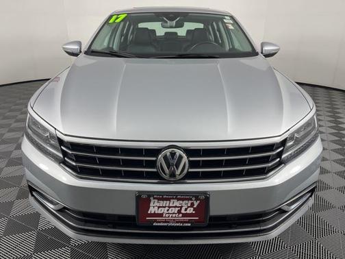 2017 Volkswagen Passat 1.8T SEL Premium