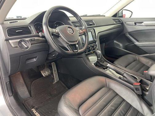 2017 Volkswagen Passat 1.8T SEL Premium