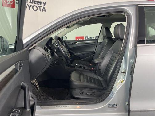 2017 Volkswagen Passat 1.8T SEL Premium