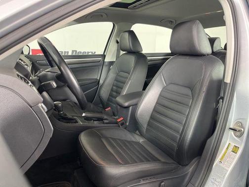 2017 Volkswagen Passat 1.8T SEL Premium