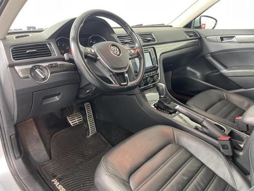 2017 Volkswagen Passat 1.8T SEL Premium