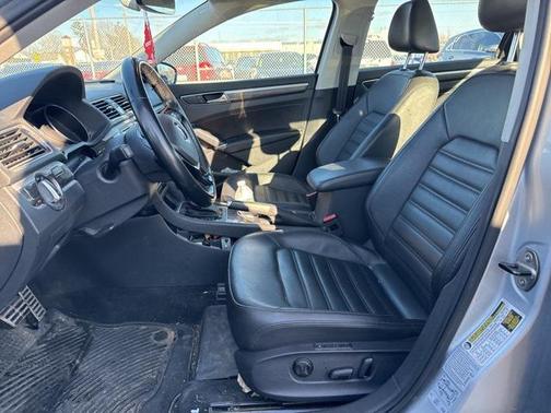 2017 Volkswagen Passat 1.8T SEL Premium