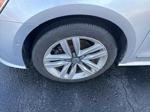 2017 Volkswagen Passat 1.8T SEL Premium