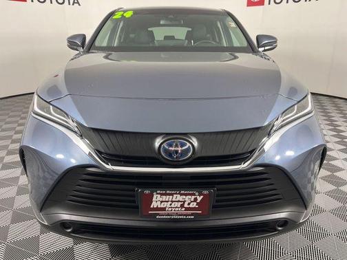 Coastal Gray Metallic 2024 Toyota Venza LE