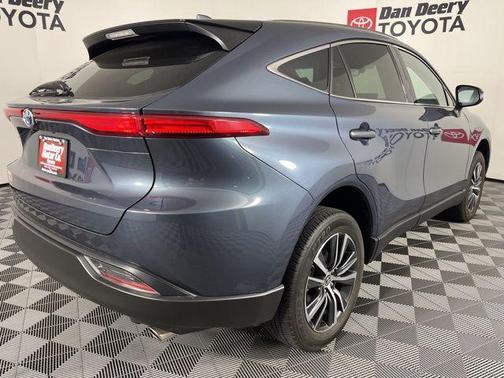 Coastal Gray Metallic 2024 Toyota Venza LE