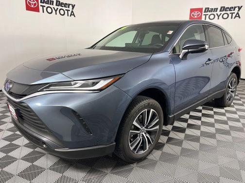 Coastal Gray Metallic 2024 Toyota Venza LE