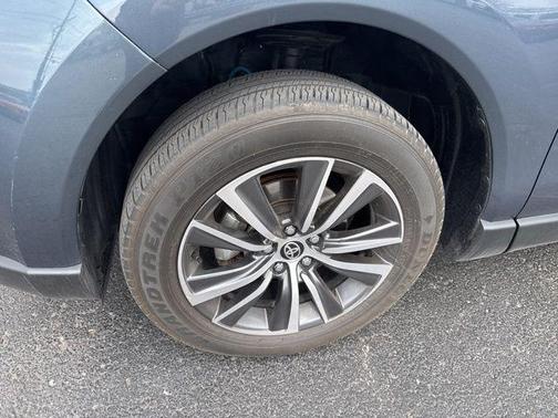 2024 Toyota Venza LE