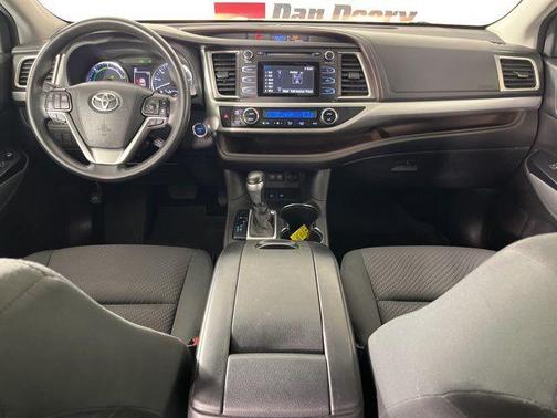 Midnight Black Metallic 2018 Toyota Highlander Hybrid LE