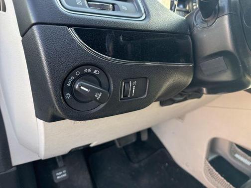 Black Onyx Crystal Pearlcoat 2019 Dodge Grand Caravan SXT