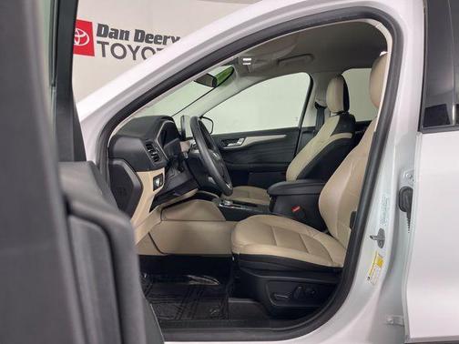 Oxford White 2022 Ford Escape SEL