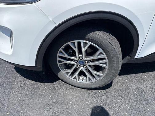 Oxford White 2022 Ford Escape SEL