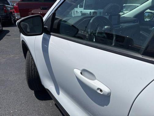 Oxford White 2022 Ford Escape SEL