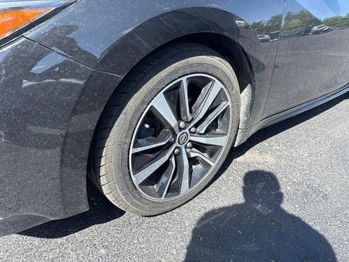 Super Black 2023 Nissan Maxima SL