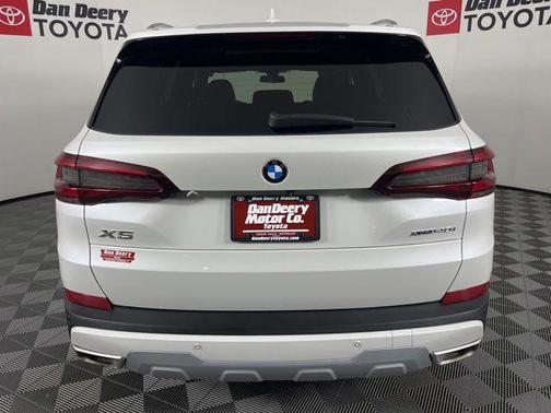 White 2023 BMW X5 xDrive40i