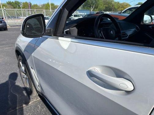 White 2023 BMW X5 xDrive40i