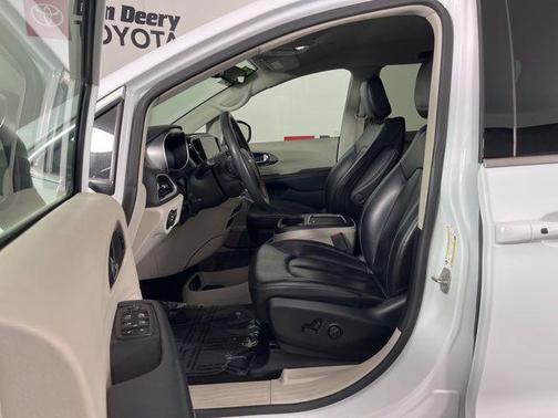 Bright White Clearcoat 2023 Chrysler Pacifica Touring L