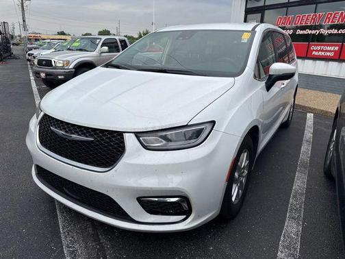 Bright White Clearcoat 2023 Chrysler Pacifica Touring L