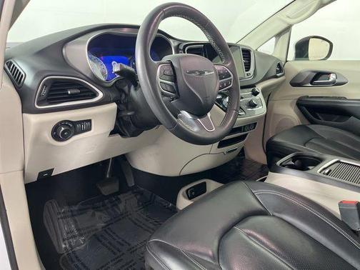 Bright White Clearcoat 2023 Chrysler Pacifica Touring L
